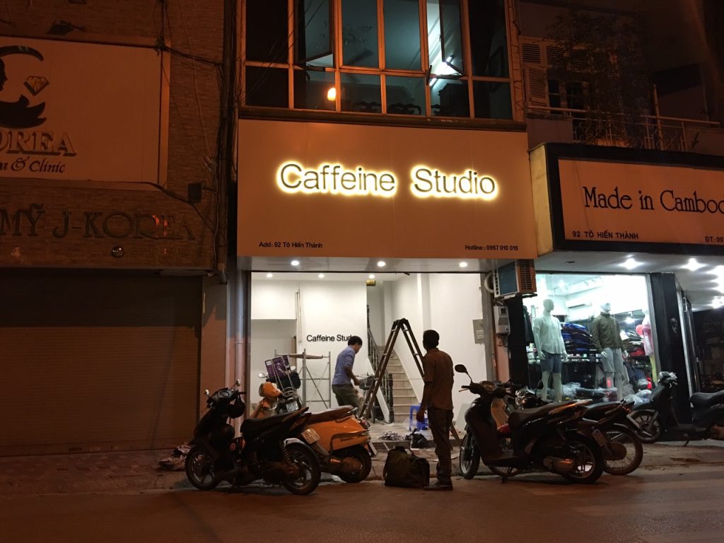 thiet-ke-noi-that-shop-thoi-trang-caffeine-studio
